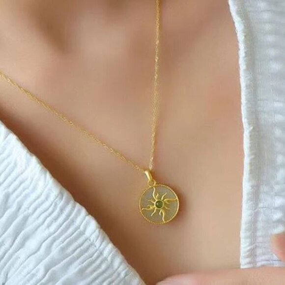 NEW Gold Tone Pendant Metal White Jade Look Sunburst Necklace Chain Green Center - Picture 3 of 4